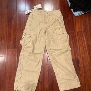 Aritzia supply cargos